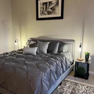 https://uptown-in-the-heart-of-the-city-townhouse-king-parking-wifi.1sthotelscharlotte.com